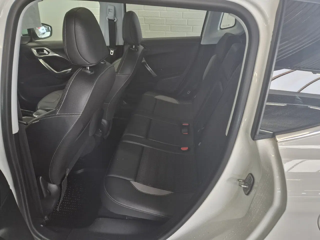 Billede 15 - Peugeot 2008 1,6 BlueHDi Desire Sky 100HK