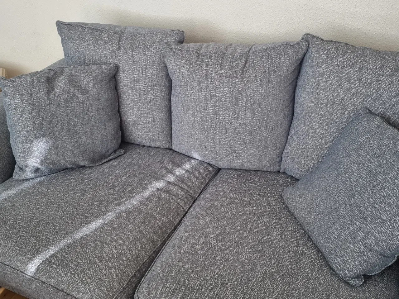 Billede 2 - Lyse grå dyb sofa