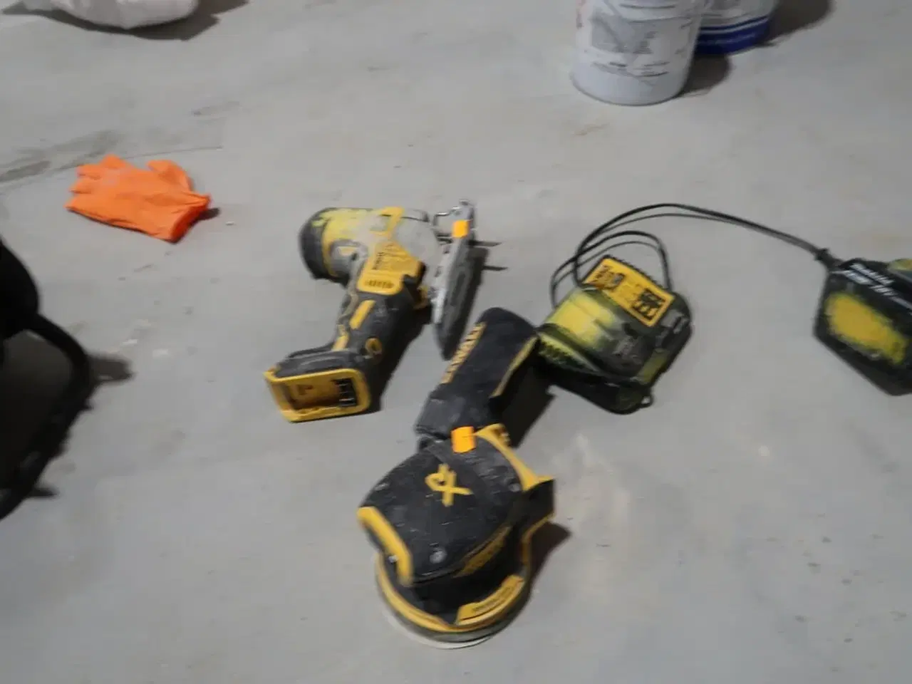 Billede 1 - 2 stk. akku håndværktøj DEWALT DCS335 m.fl. Med lader