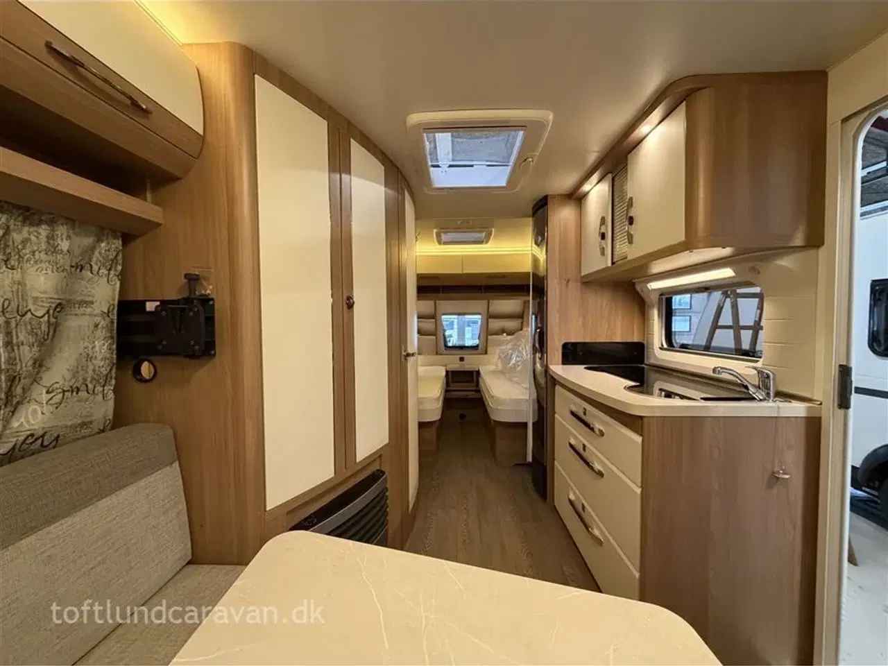 Billede 6 - 2020 - Hobby De Luxe 495 UL DK line   Superflot og velholdt, Enkeltsenge m/udtræk, m/MOVER + STORT ISABELLA FORTELT, DK-LINE model.