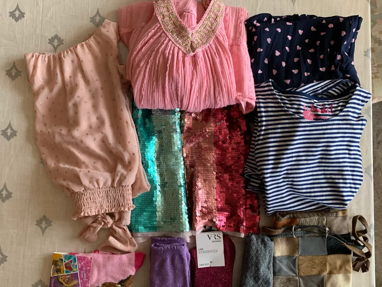 Billede 1 - Pigetøj str. 10 år