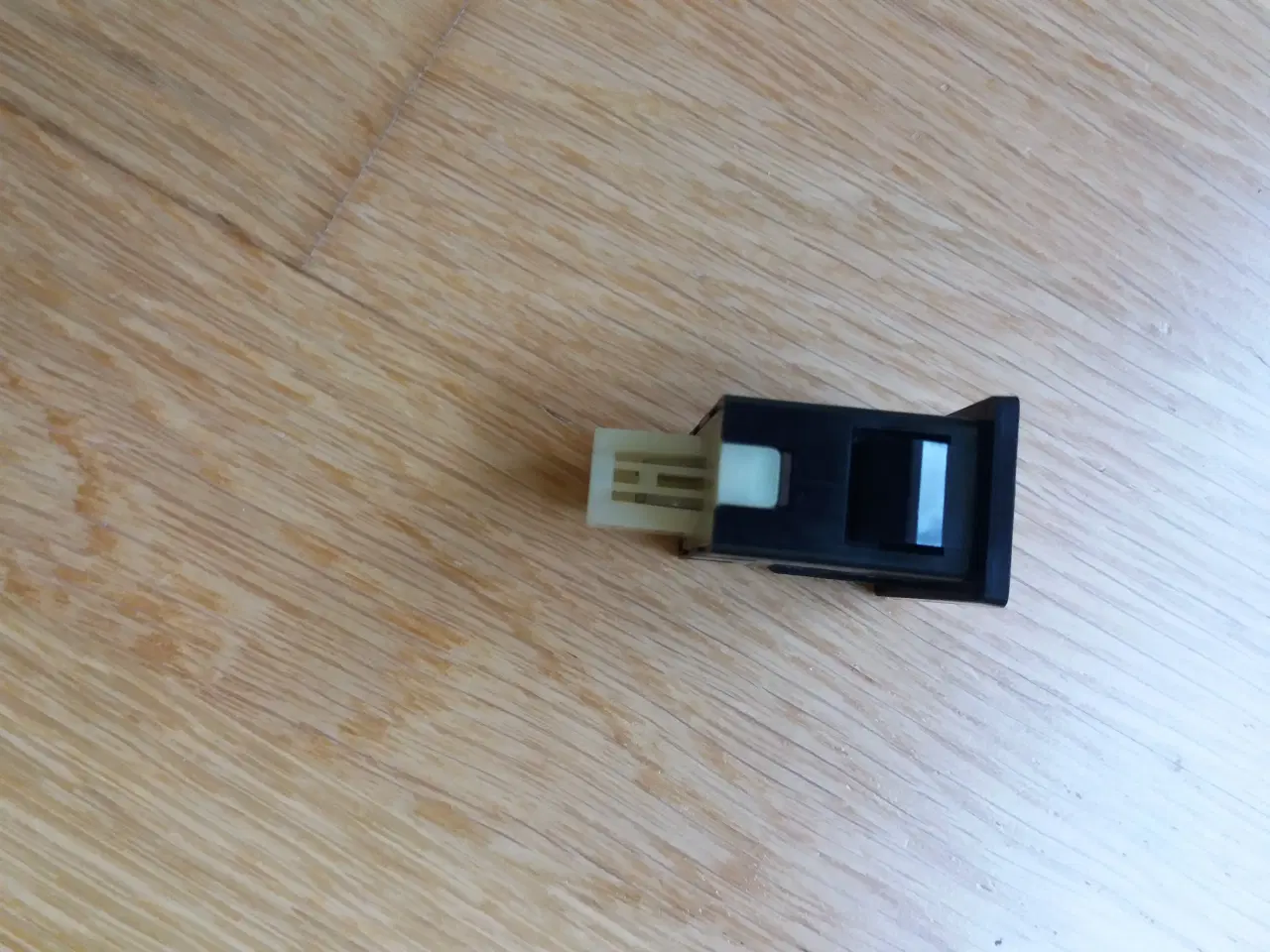 Billede 2 - Kontakt for sædevarmer Toyota Hiace