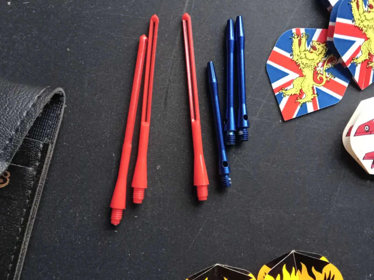 Billede 2 - dartpile +flyers