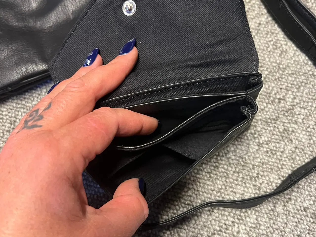 Billede 3 - Lækker ny taske og pung fra amust