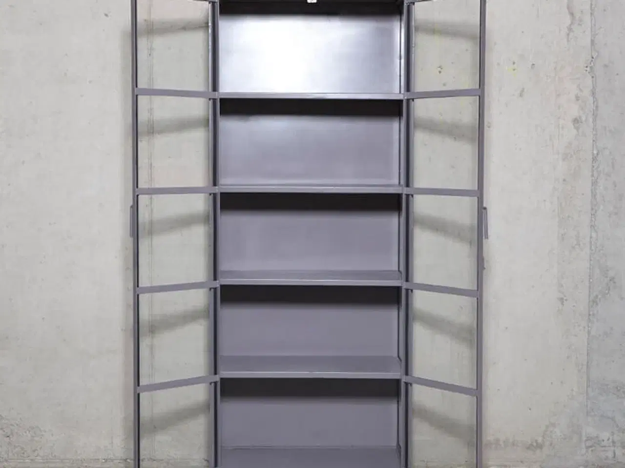 Billede 2 - Nyt Vitrineskab RAW perlepurple