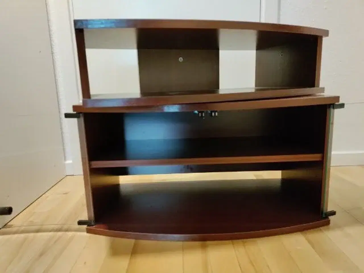 Billede 2 - TV bord med drejeplade og 2 glaslåger 