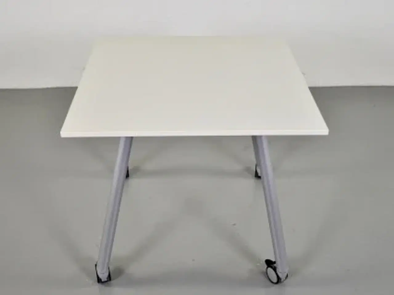 Billede 2 - Cafe-/mødebord med hvid firkantet plade og på hjul