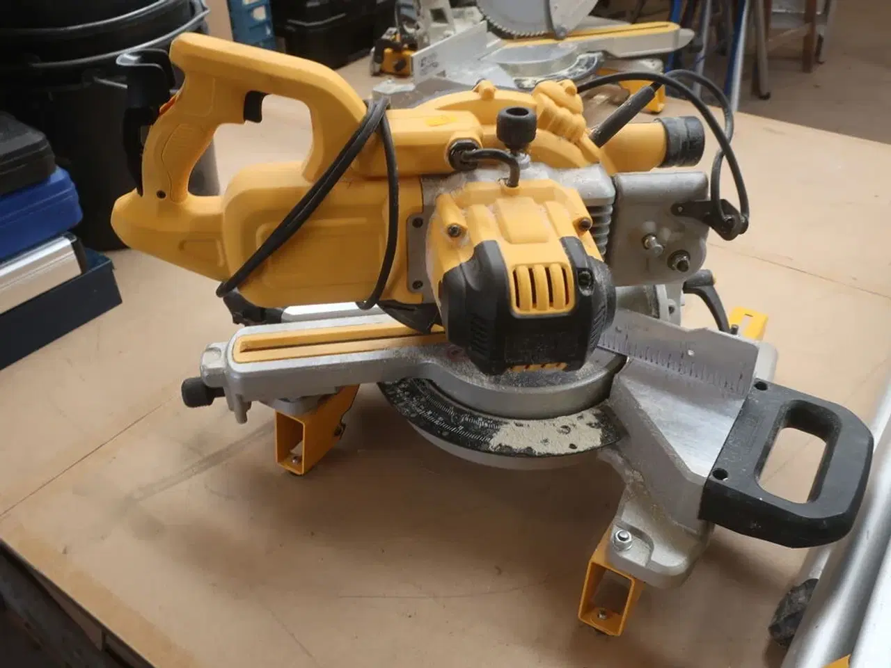 Billede 2 - Kap-/geringssav DEWALT DWS773 -QS med arbejdsbord