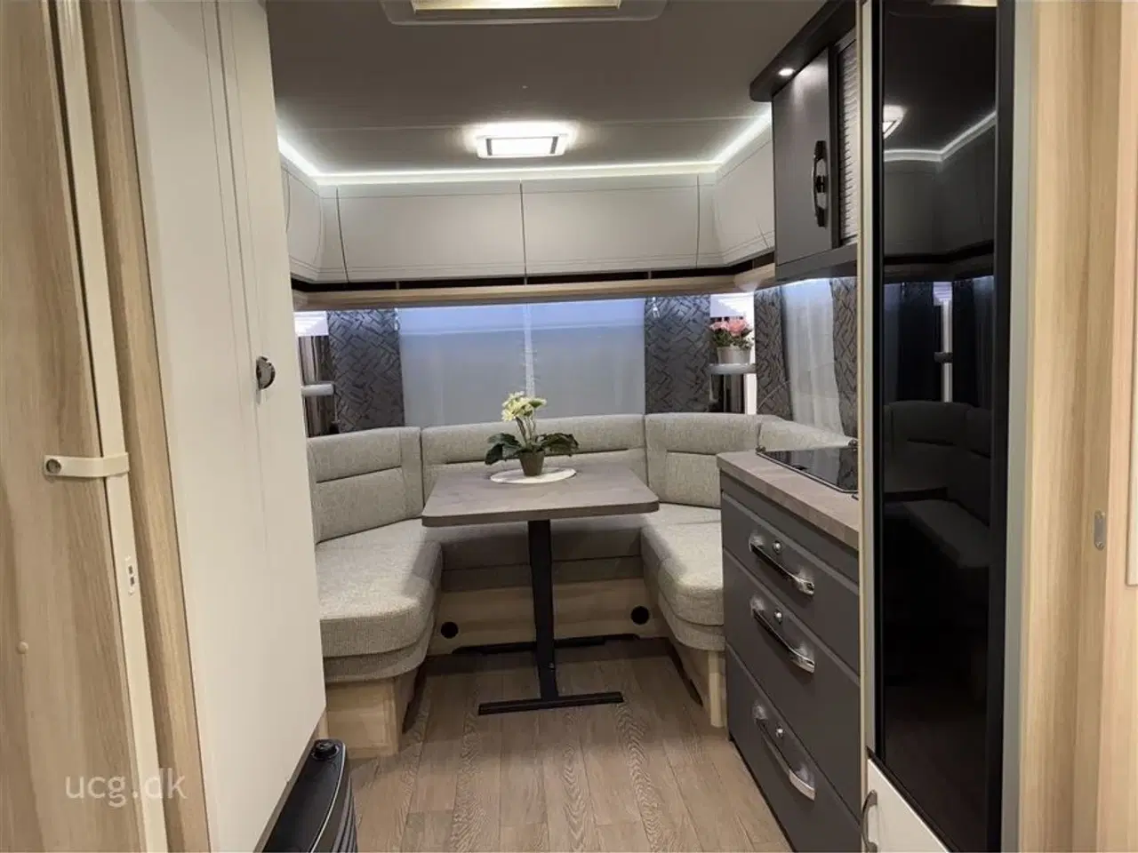 Billede 8 - 2025 - Hobby De Luxe 460 UFe Prisen er inkl. klargøring, gastest, fugttest, syn og nummerplade.