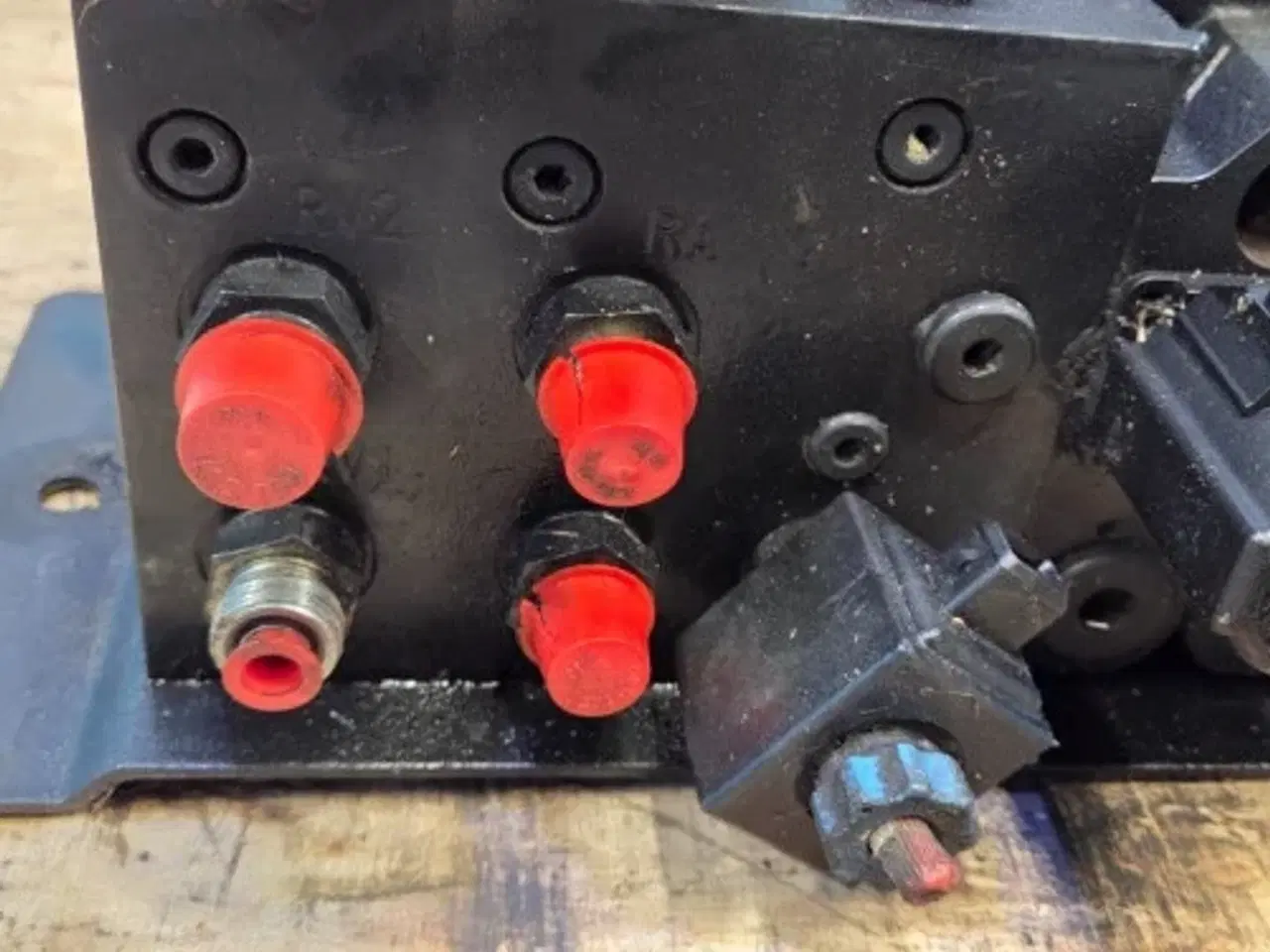 Billede 10 - New Holland CR9.90 Hydraulikventil 84457511