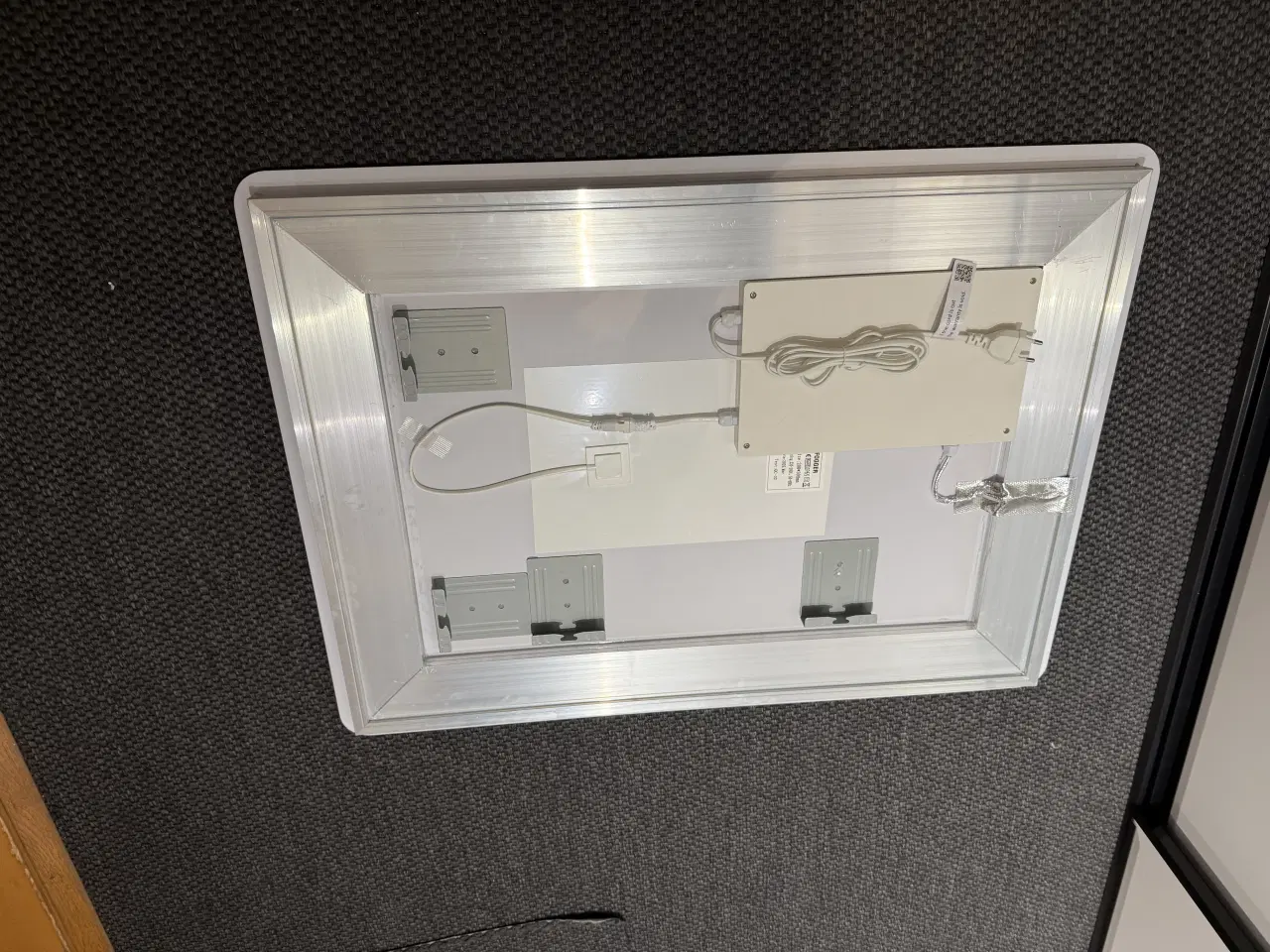 Billede 2 - Firkantet Spejl med LED-lys, 60x80