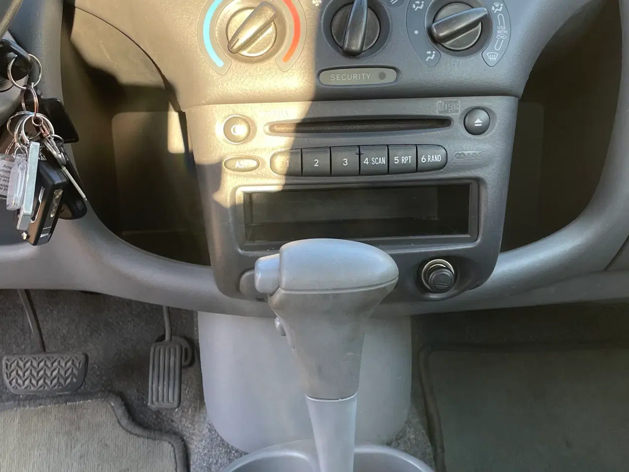 Billede 9 - Velholdt Toyota Yaris med automatgear sælges