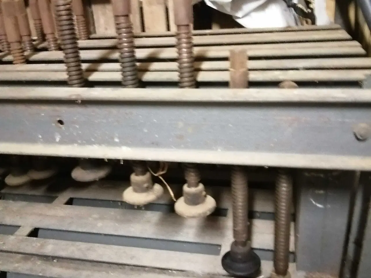 Billede 1 - Bloktvinger. Jernspindler 