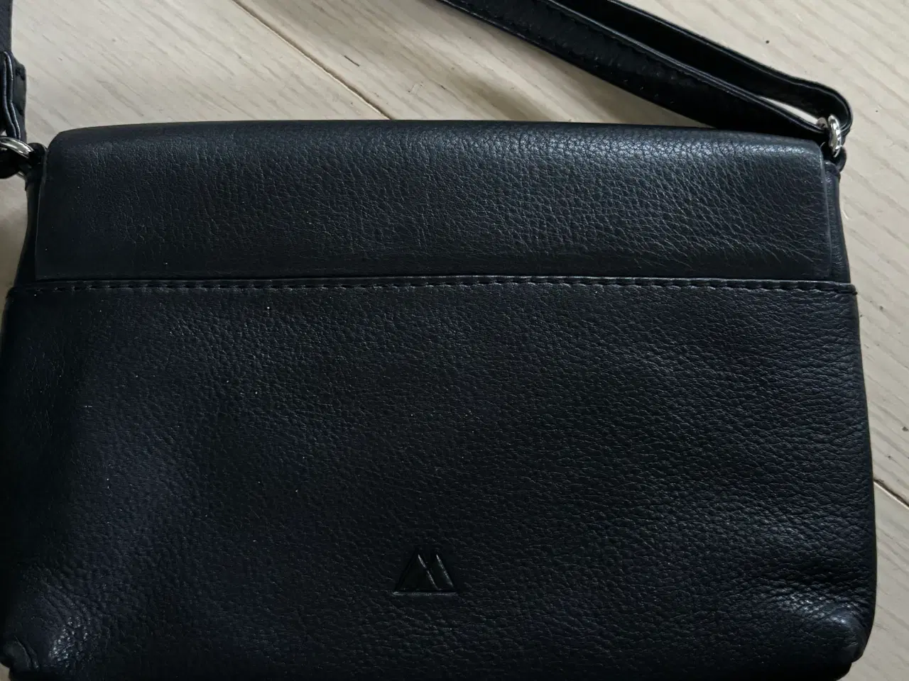 Billede 2 - Flot lækker Markberg taske crossbody i okselæder.