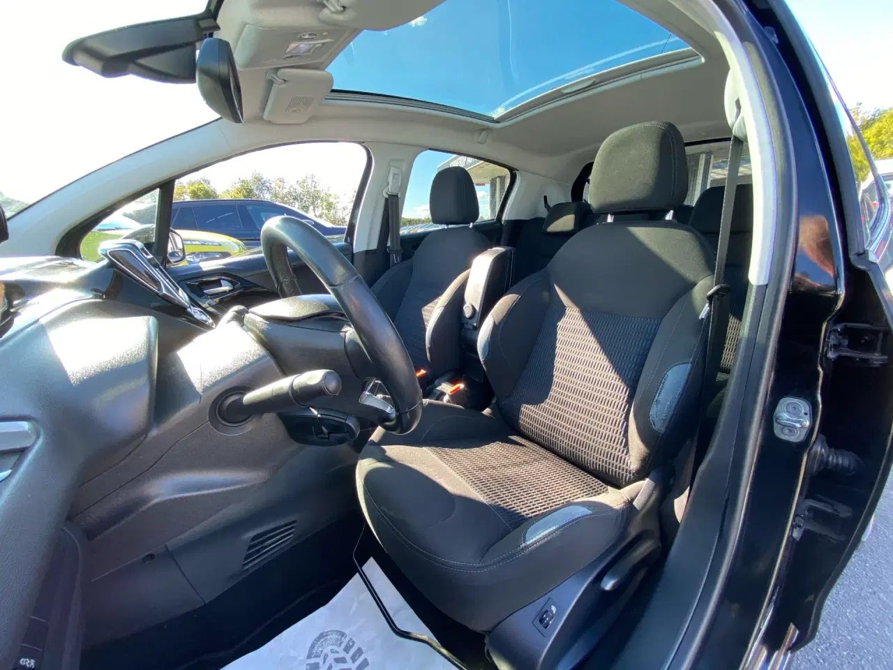 Billede 5 - Peugeot 208 1,2 VTi Allure Sky 82HK 5d