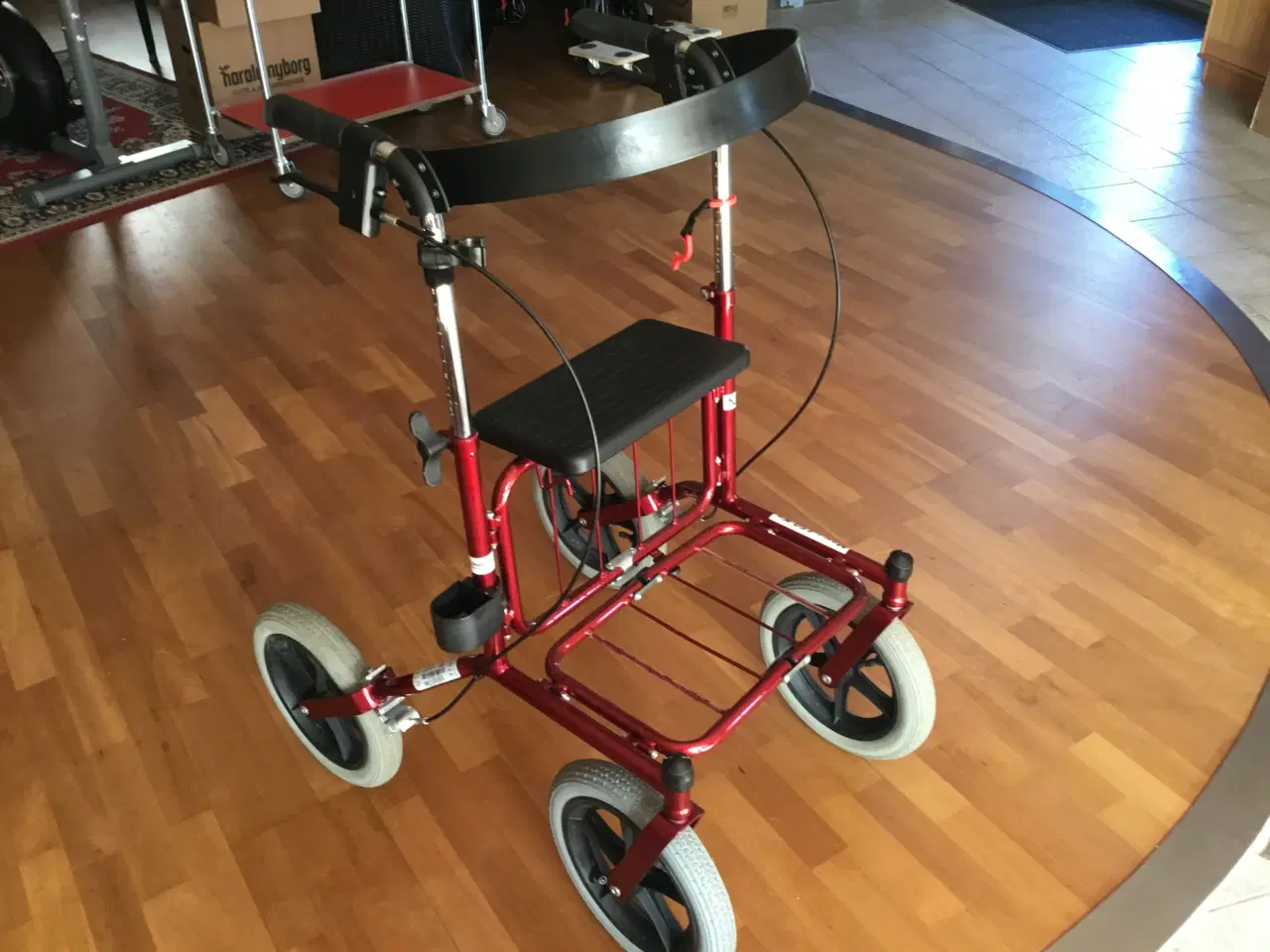 Billede 2 - CARL-OSCAR ROLLATOR m/ gummihjul