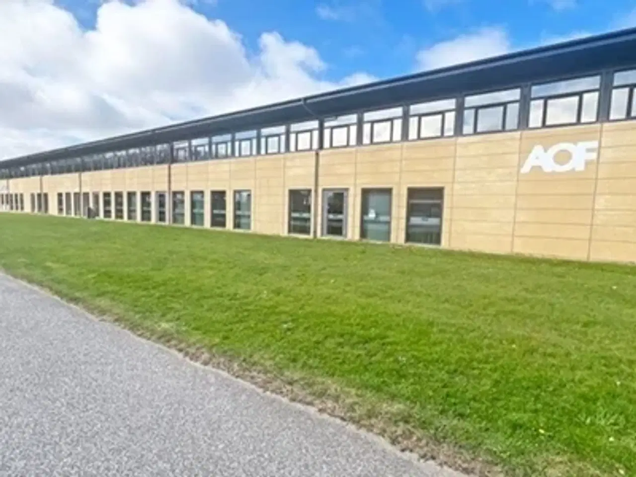 Billede 1 - Flotte og fleksible lokaler med stor synlighed mod Indre Ringvej - i alt ca. 660 kvm