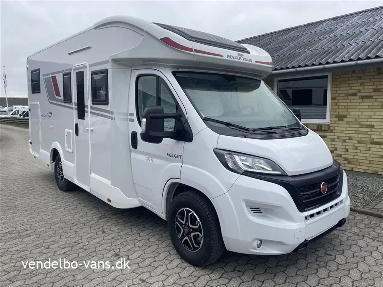 Billede 1 - 2024 - Rollerteam Kronos 285TL Selekt Populær indretning med hele 5 sele -og sovepladser