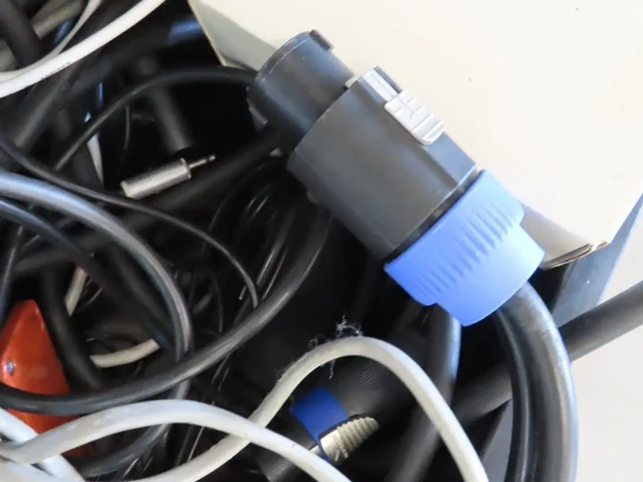 Billede 30 - Palle med rester fra TC ELECTRONIC
