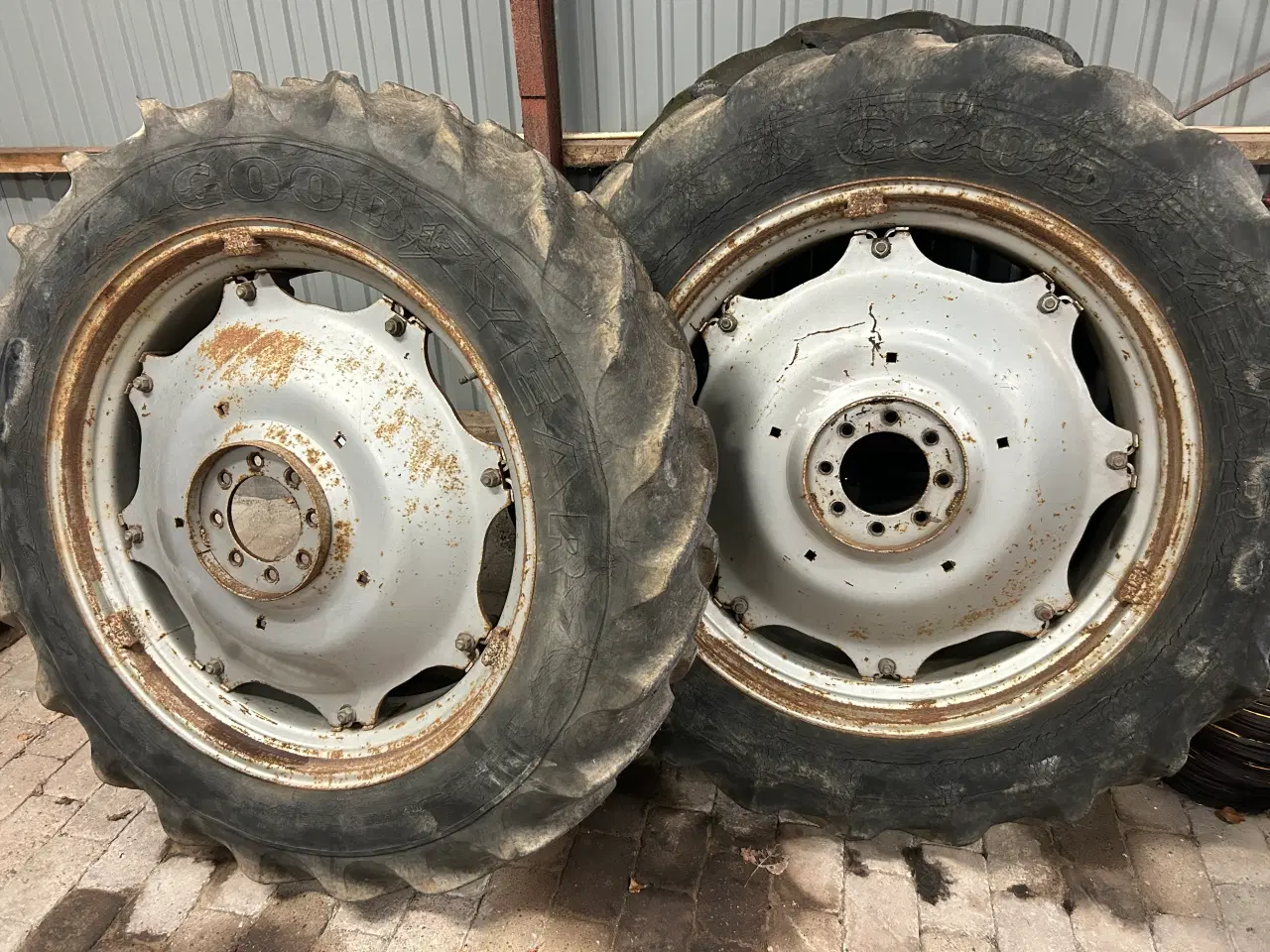 Billede 2 - Massey Ferguson-fælge 38 tommer med dæk