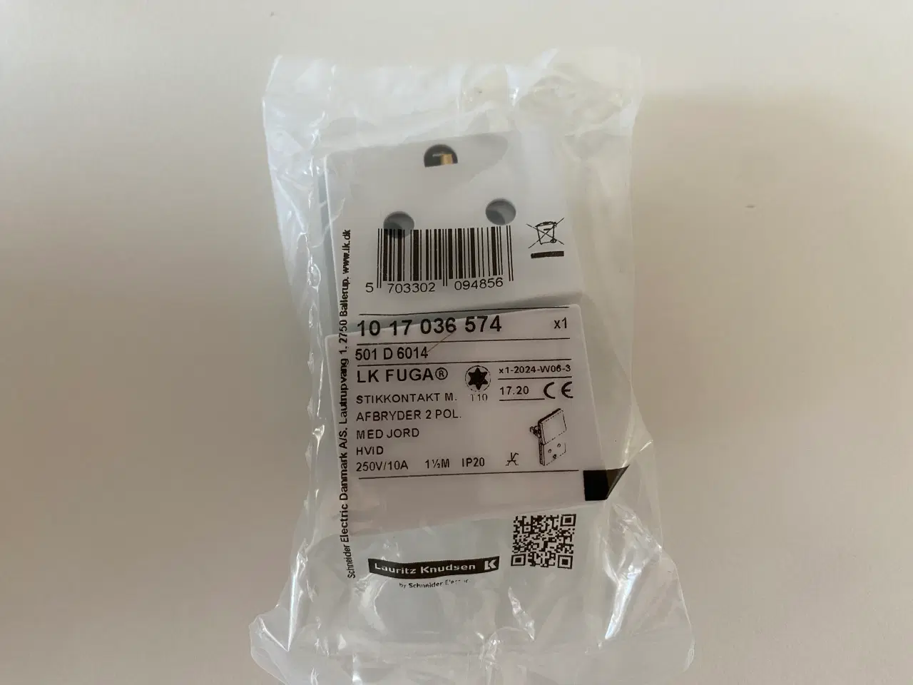 Billede 3 - LK Fuga stikkontakt med afbryder med jord, 1,5 mod