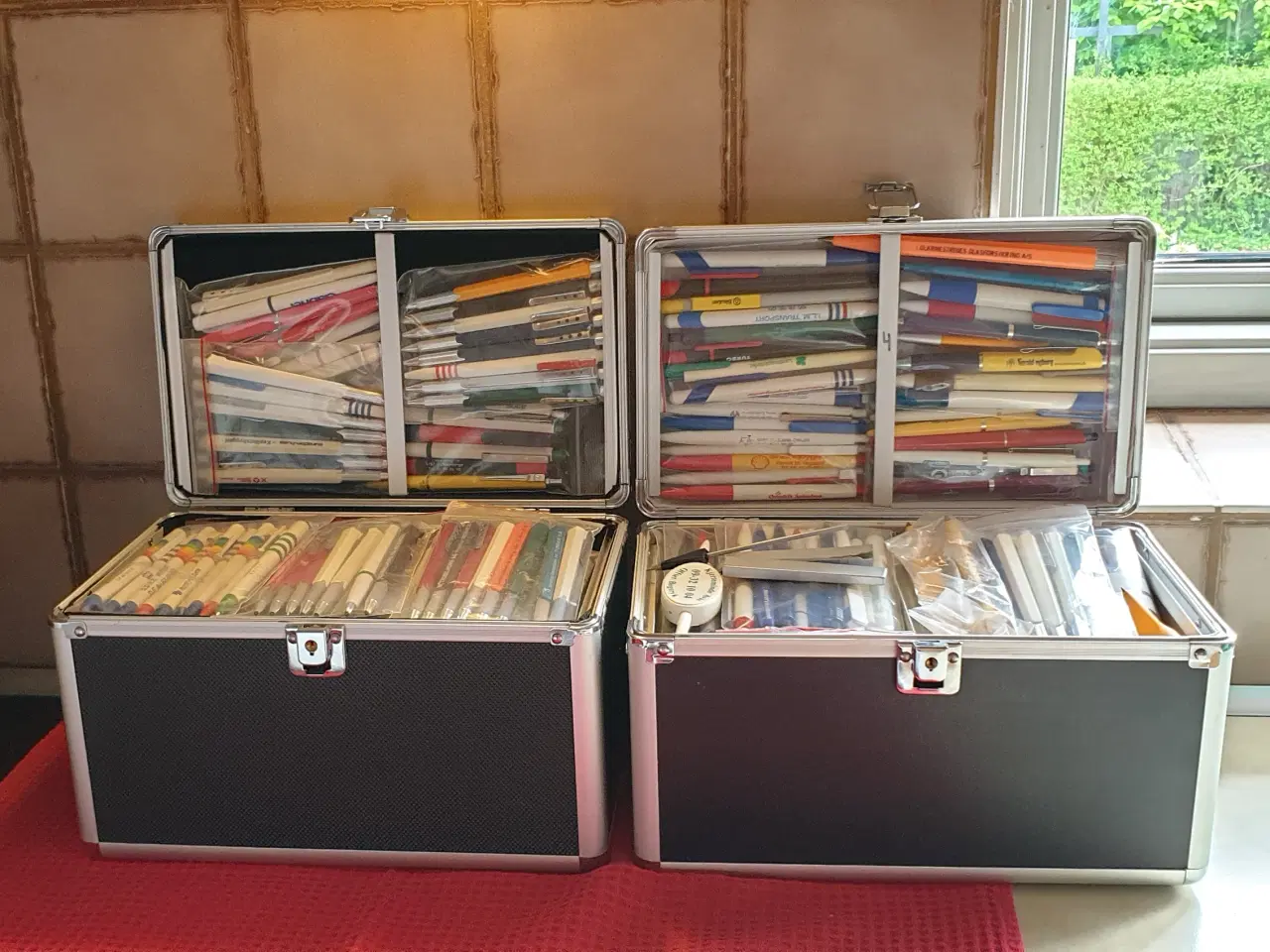 Billede 1 - Kuglepenne i bokse Samlet Bud modtages