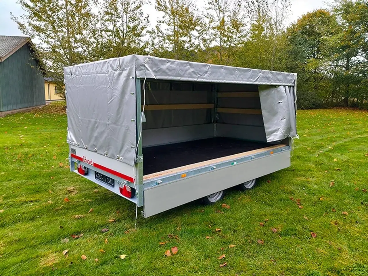 Billede 2 - Høj presenning m. gardinsider til Eduard 3318 trailer