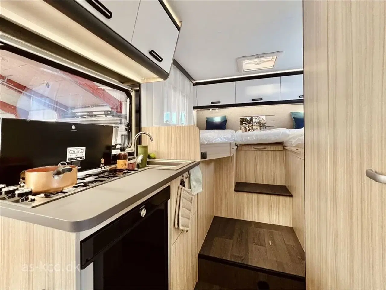 Billede 13 - 2024 - Sun Living S 65 SL   Lille Sun Living Autocamper med to enkelt senge.