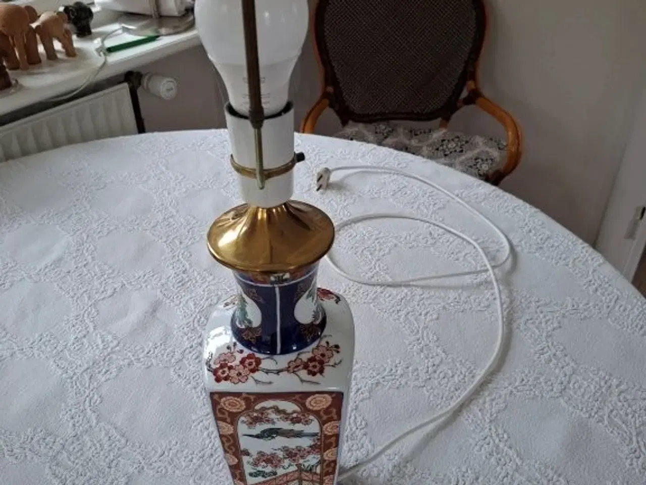 Billede 9 - Gold Imari håndmalet bordlampe med skærm sælges