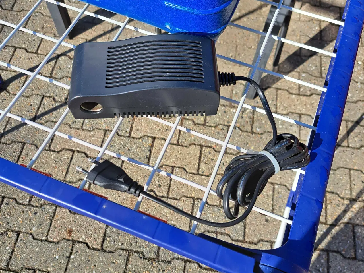 Billede 7 - Køleboks 12V/230V 46L