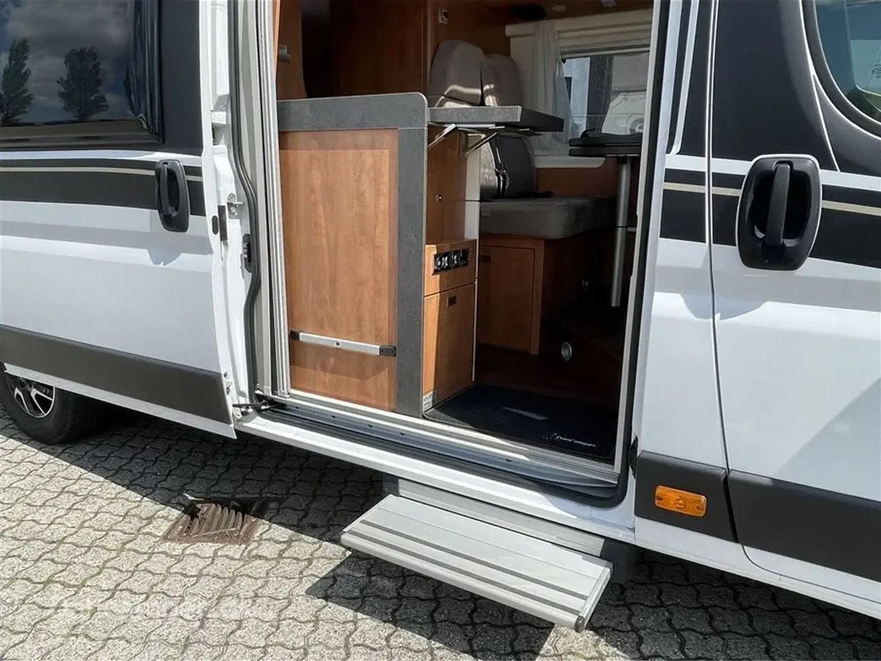 Billede 12 - 2020 - Carthago premium van 640 LE   Luksusvan, 140Hk   9-trins Automatgear, enkeltsenge, alufælge, navigation, træk