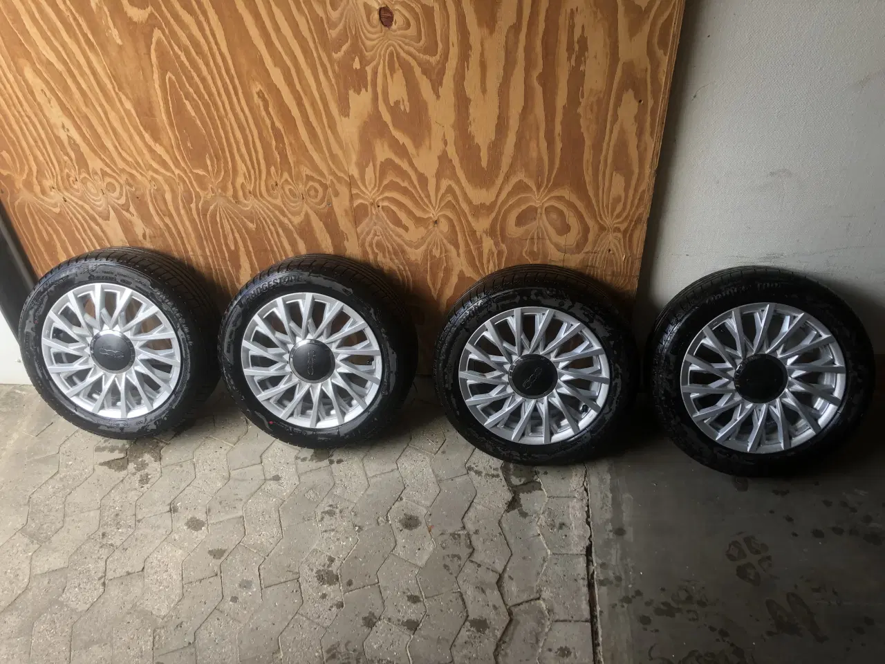 Billede 5 - Originale Fiat 500 Lounge fælge & Bridgestone dæk