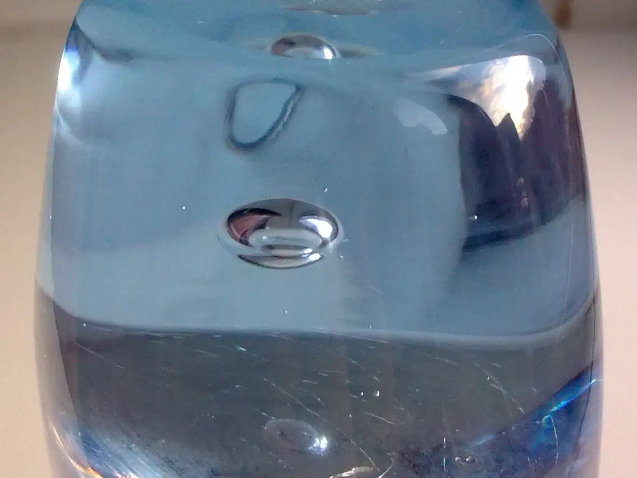 Billede 7 - Brugskunst lyseblå glasvase m luft bobbel