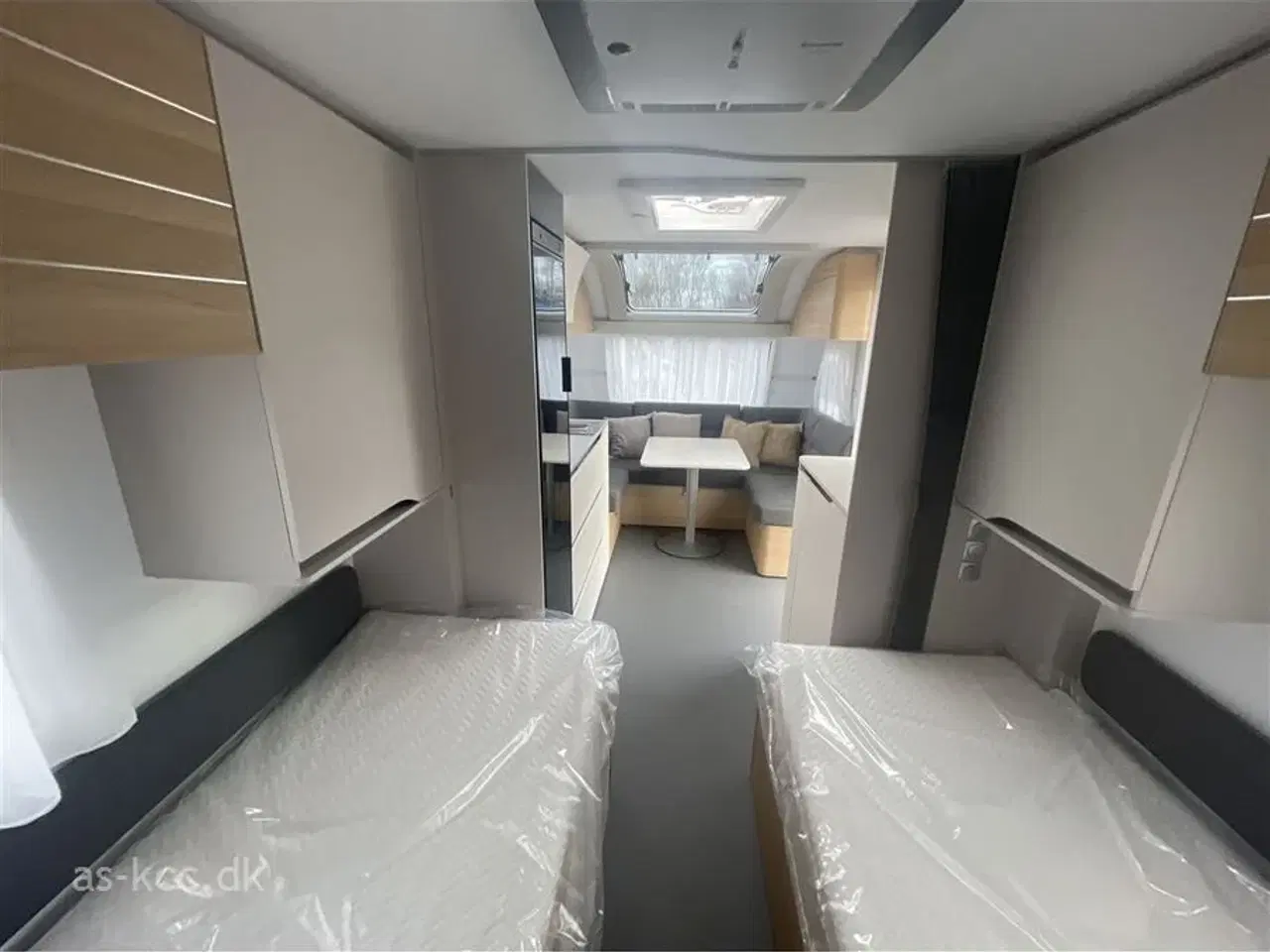 Billede 9 - 2024 - Adria Adora 572 UT   Adria Adora 572 UT Kampagnevogn årgang 2024 med enkeltsenge 4 sovepladser, 5 siddepladser