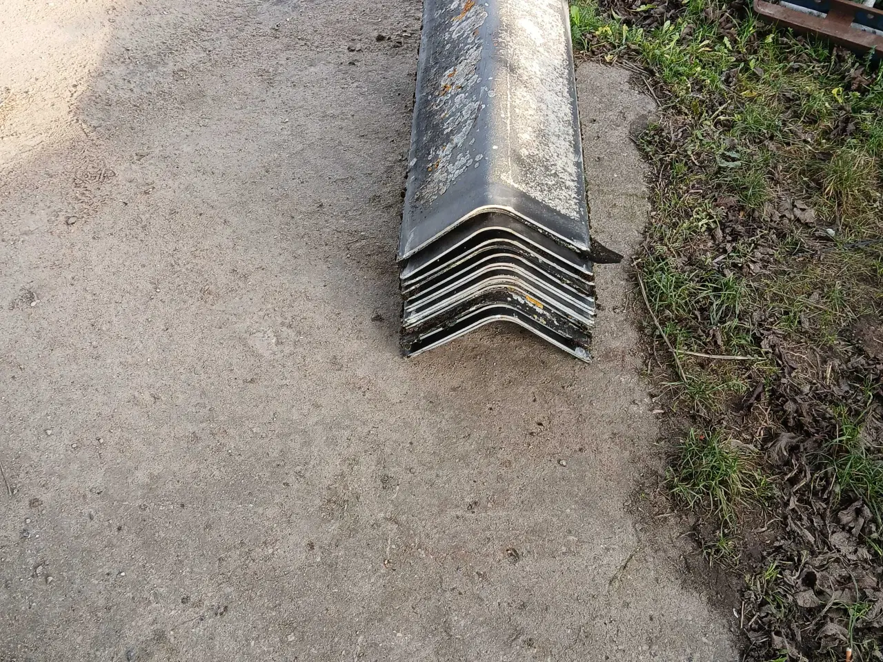 Billede 2 - Rygningsplader eternit 16stk.