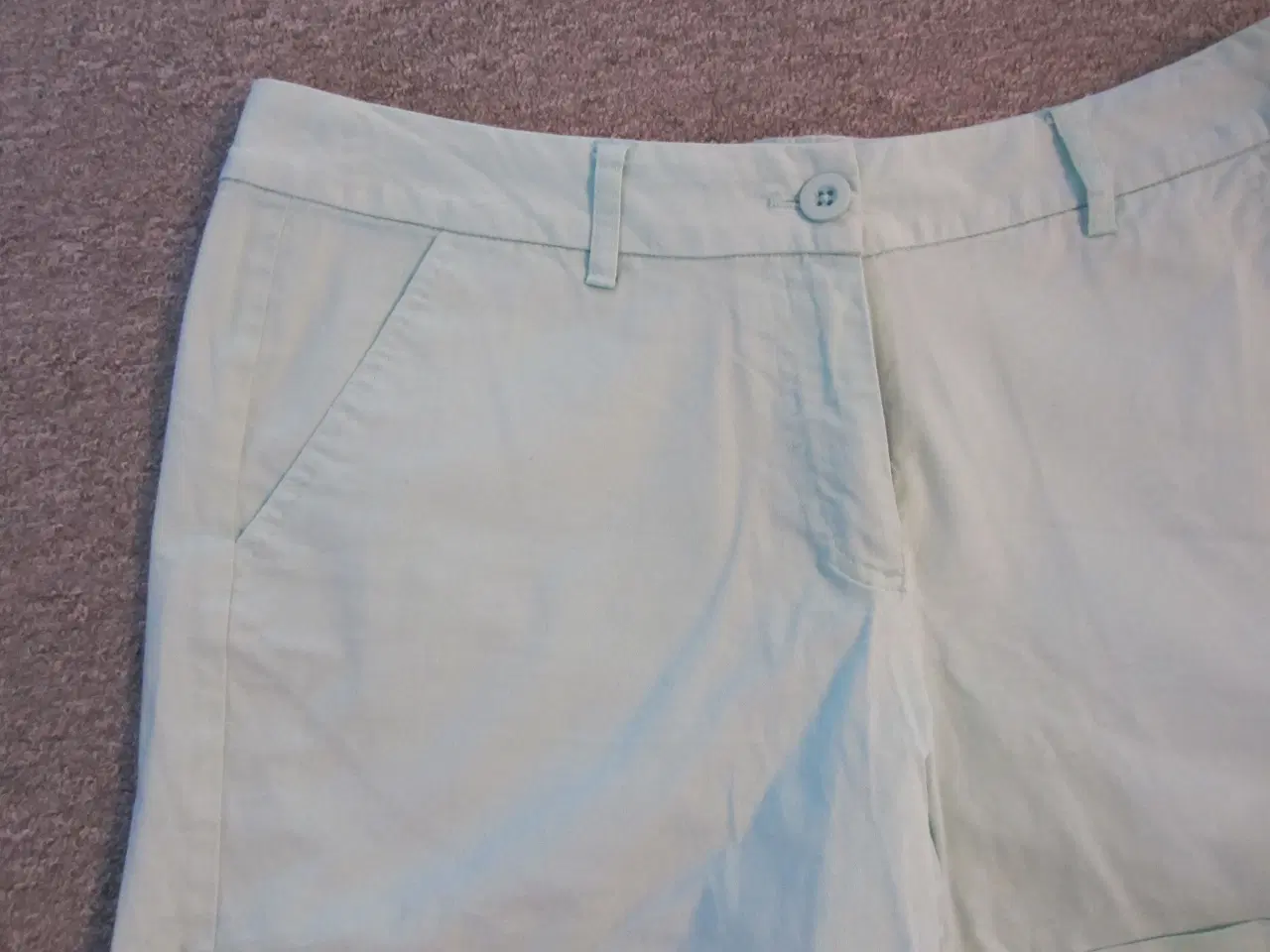 Billede 2 - Fine lys blå Shorts i str. M fra Vila