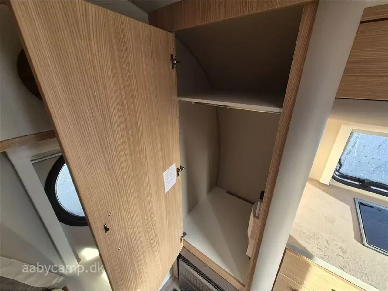 Billede 8 - 2025 - Tabbert T@b 320 RS   kompressor køleskab. forberedt til cykelstativ bag på. 1000 Kg total.