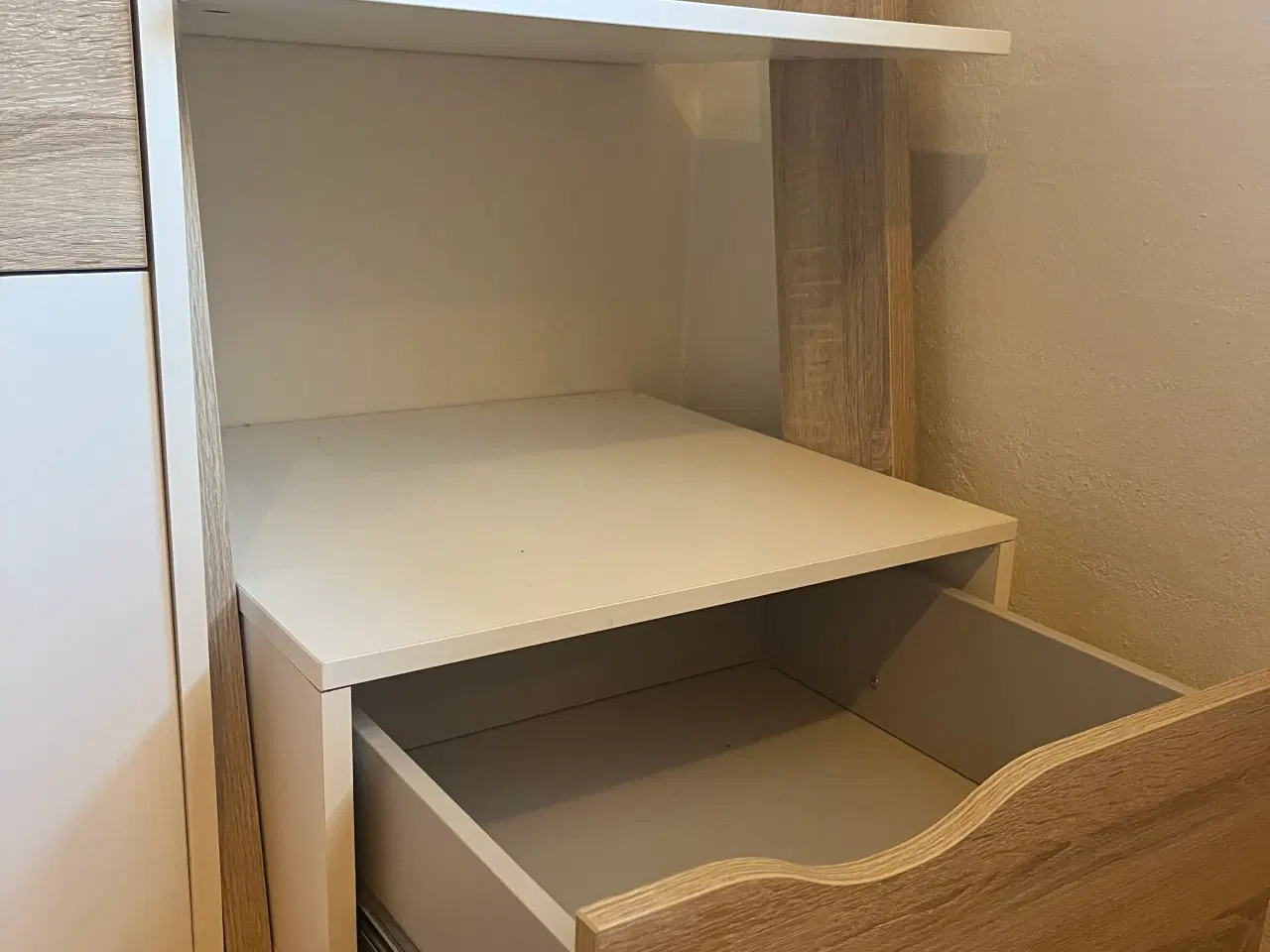 Billede 5 - SKAL VÆK: Skab og reol i flot stand