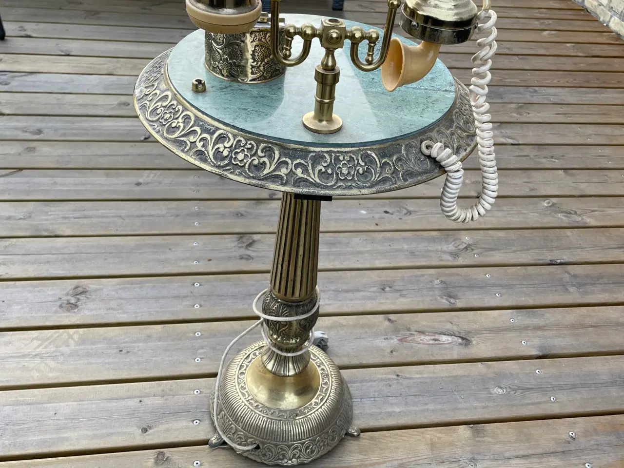 Billede 3 - Drejetelefon i messing på fod.