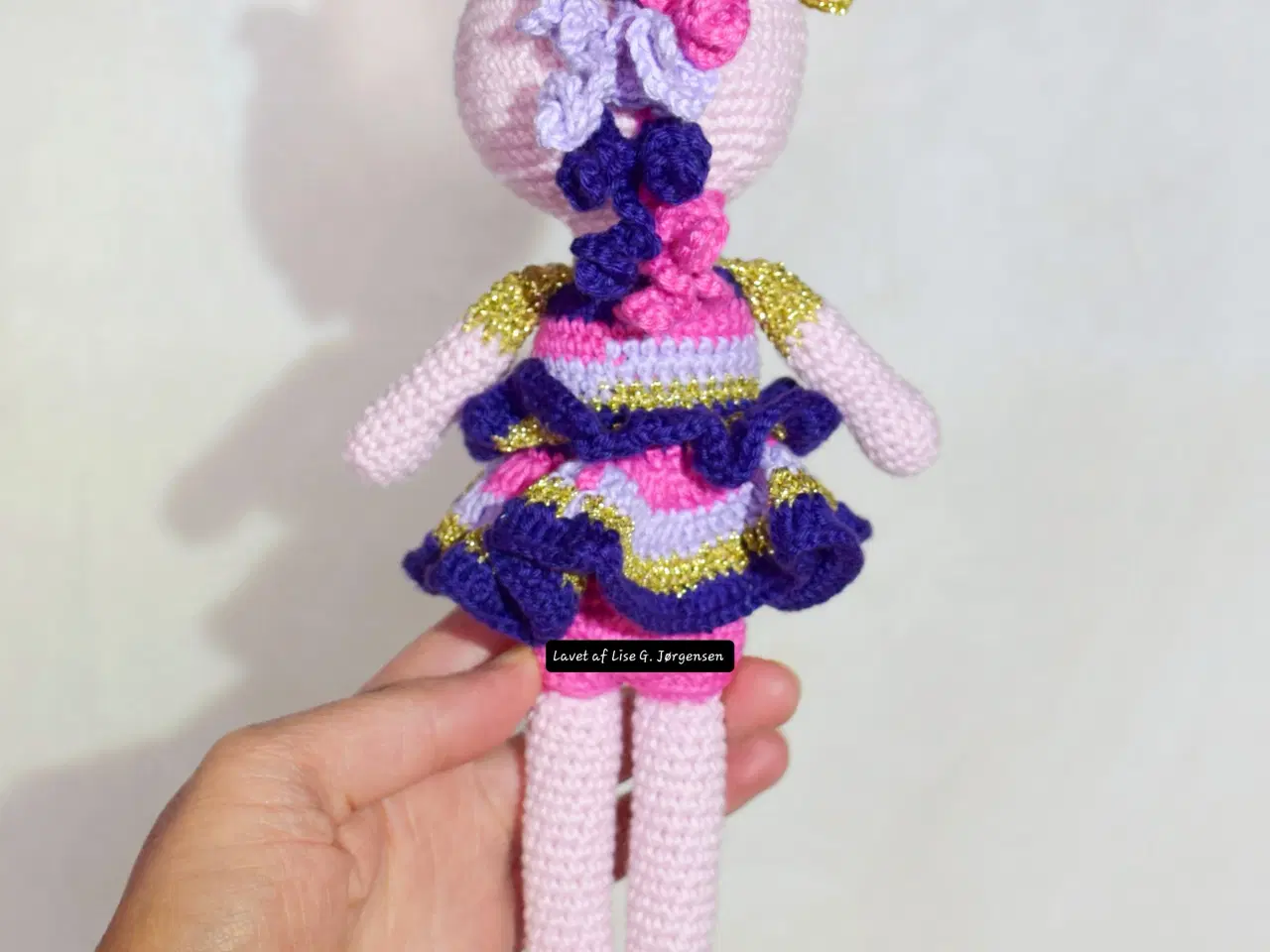 Billede 6 - Hæklet enhjørning med strutkjole & krøller