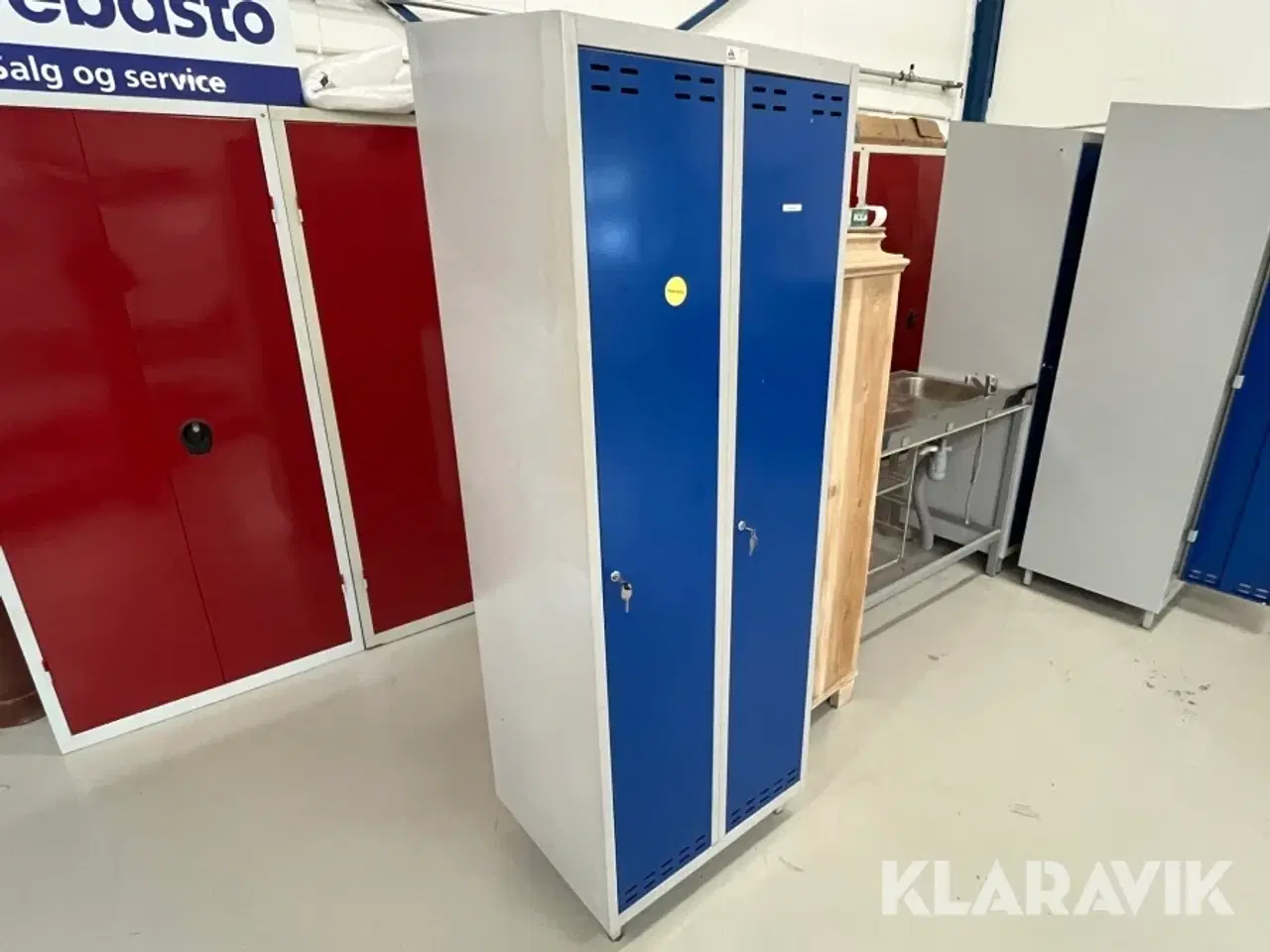 Billede 1 - Personaleskabe 2 rum