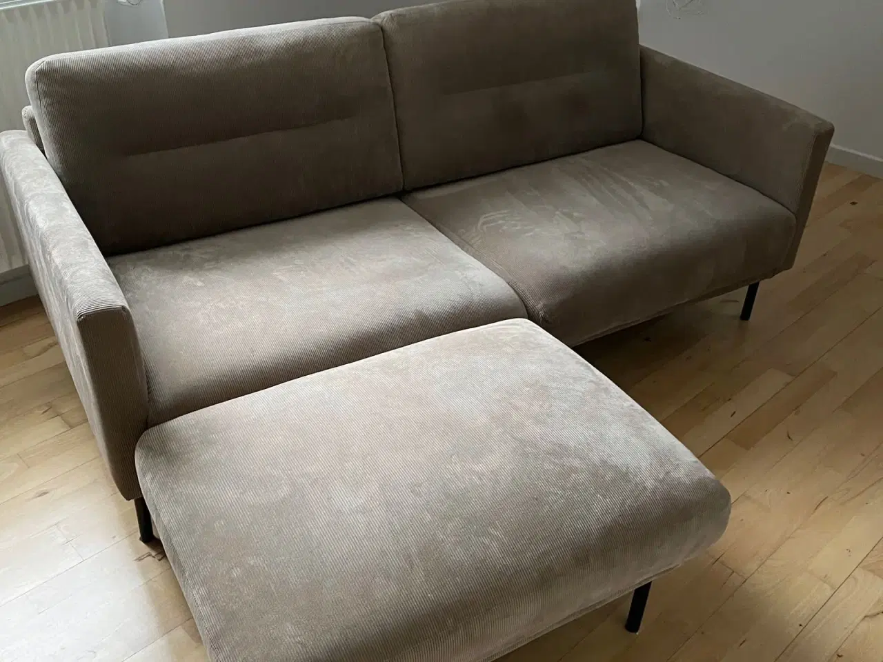 Billede 3 - fløjlsbrun Larvik sofa fra Ilva sælges. 