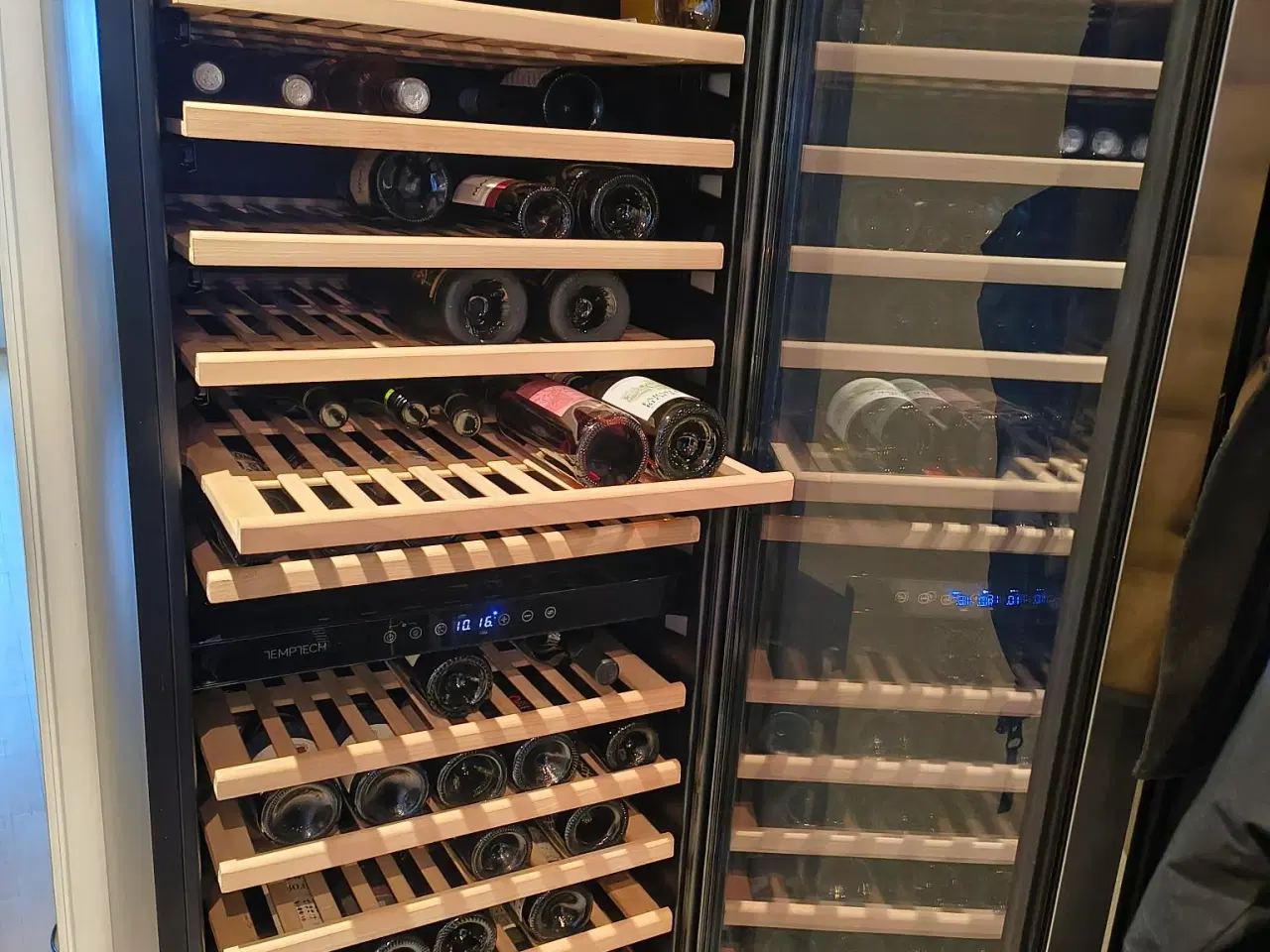 Billede 1 - Vinkøleskab 163 flasker - 410 liter sort - 2 zoner