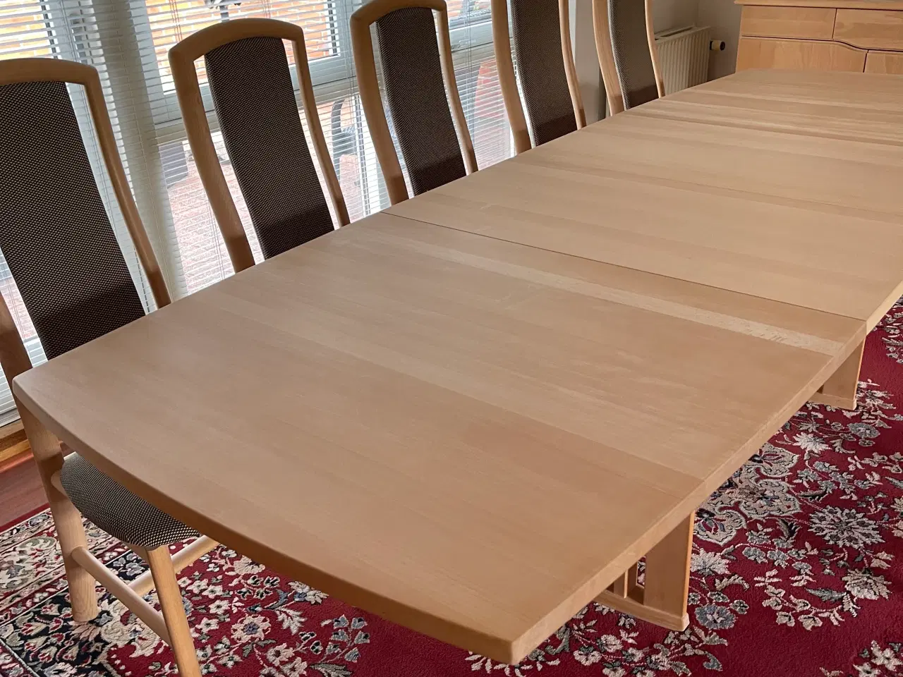Billede 2 - Spisebord med 6 stole 