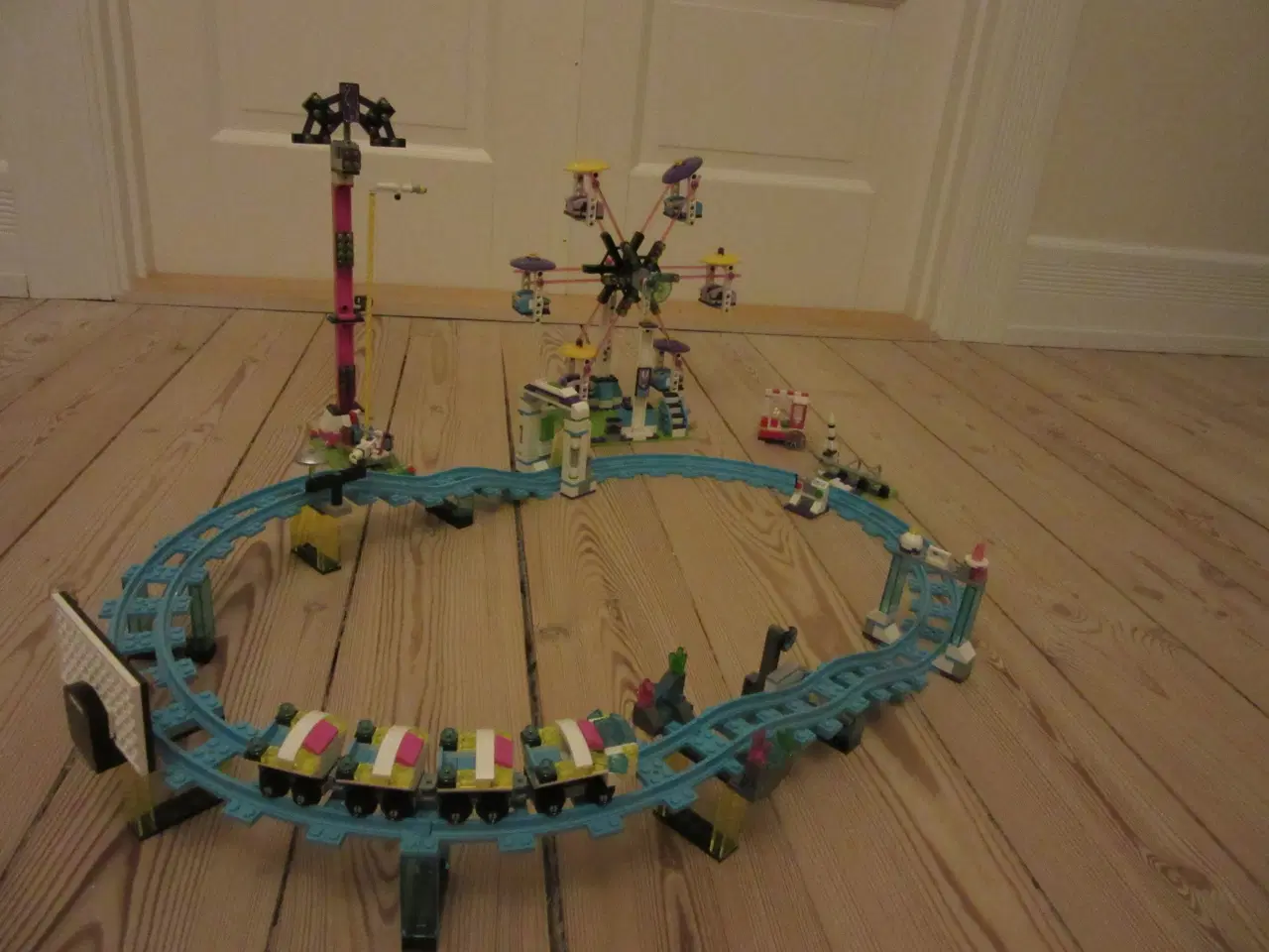 Billede 1 - Lego Friends Tivoli - 41130