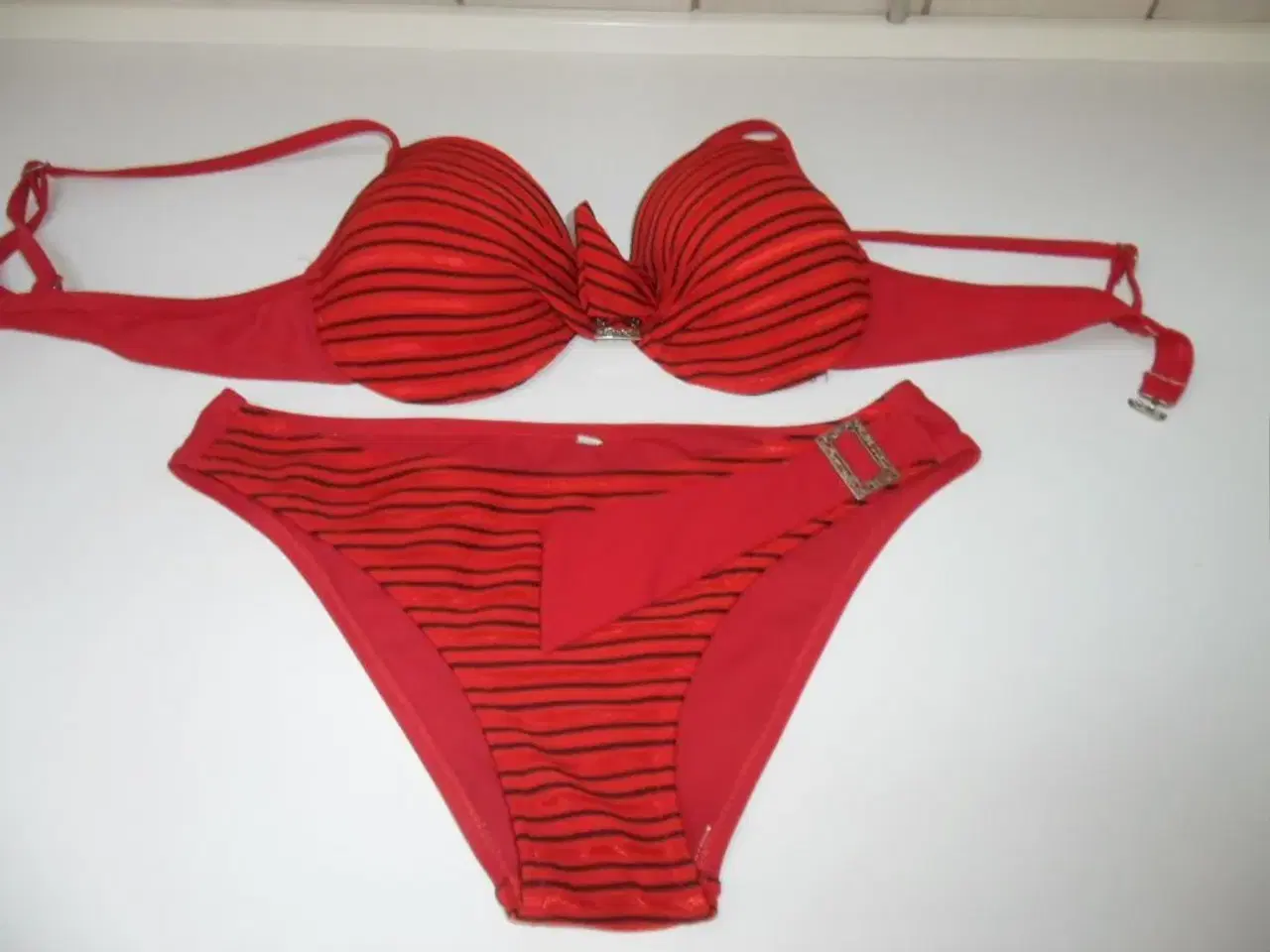Billede 1 - Bikini str. L i rød