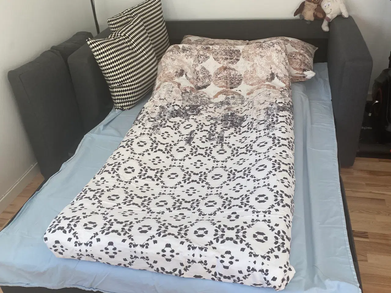 Billede 5 - Sovesofa med magasin til sengetøj