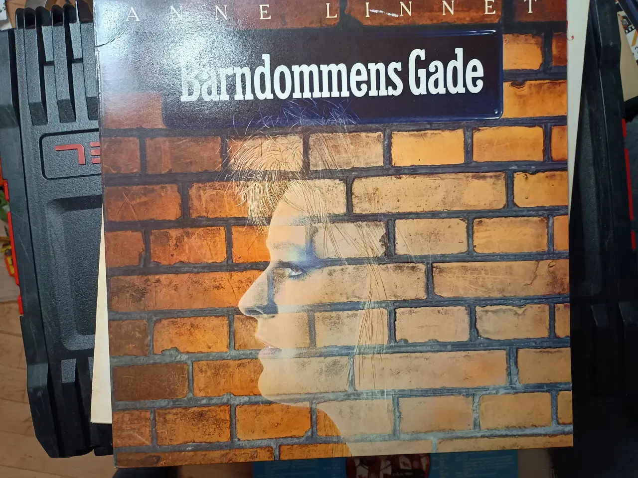 Billede 1 - Anne Linnet, Barndommens Gade.