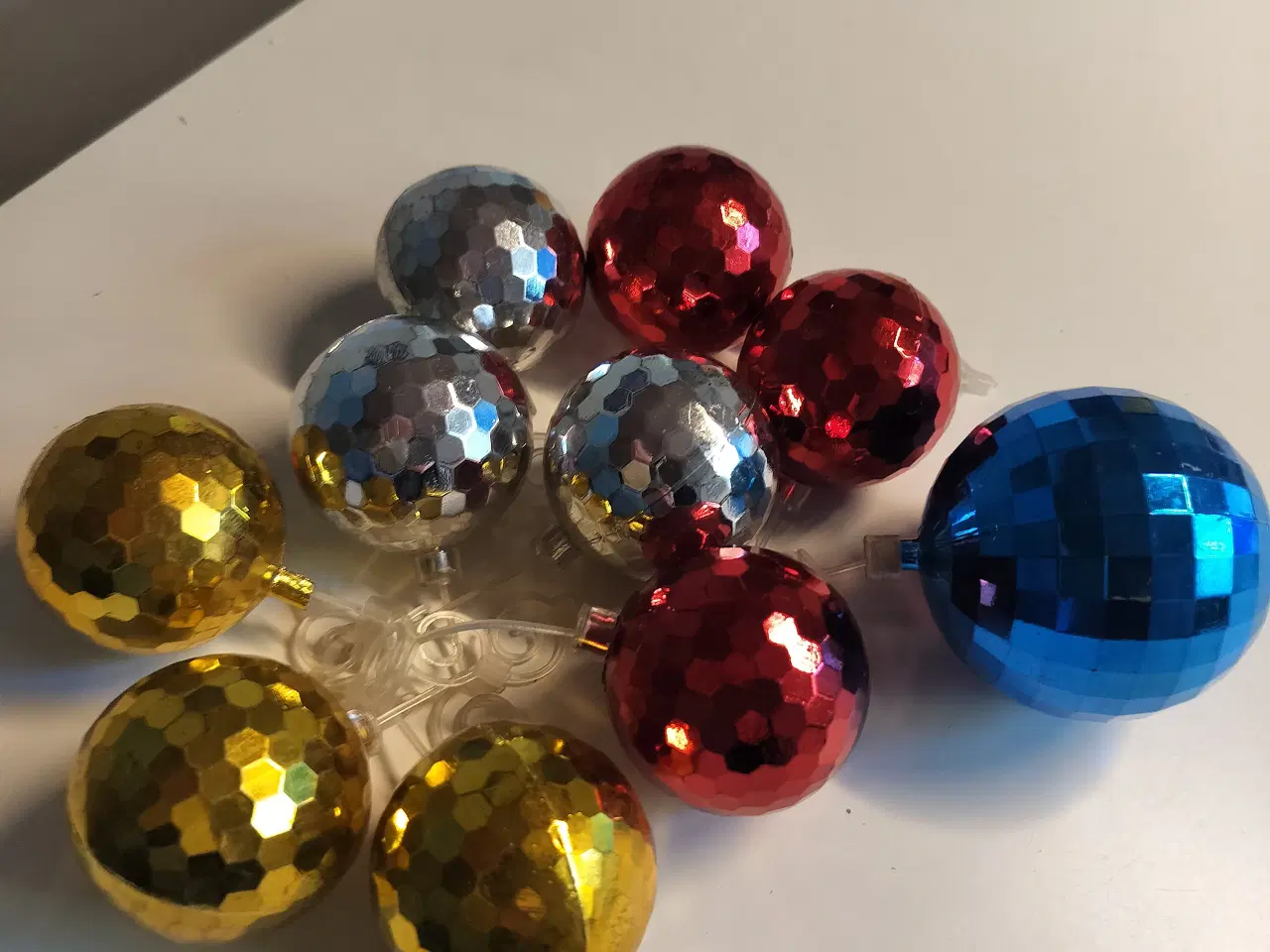 Billede 3 - Gamle disko julekugler i plastik