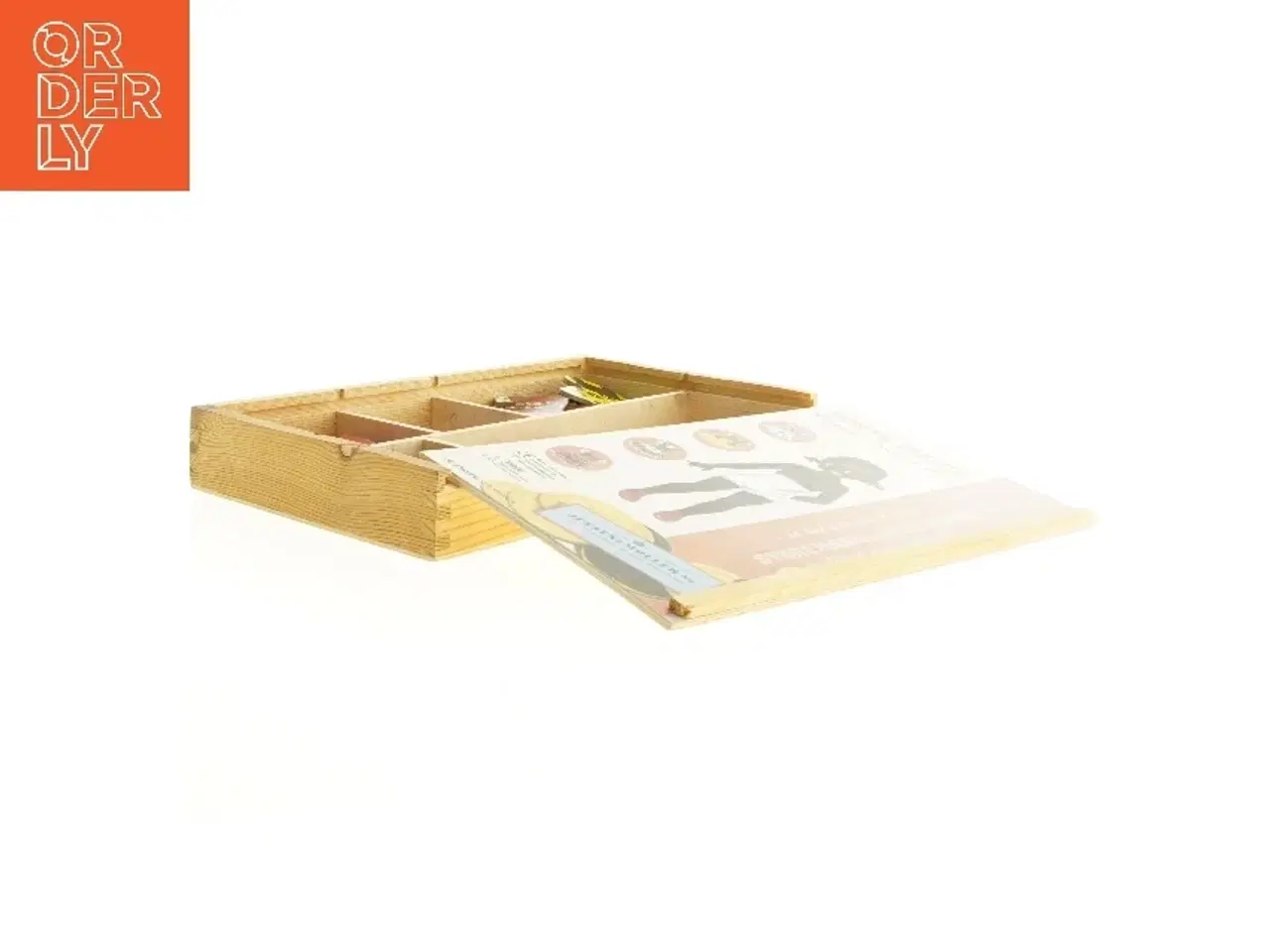 Billede 4 - Vintage påklædningsdukke med tøj og tilbehør (str. 29 x 18 cm)